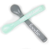 Crossed orientation of 100% Organic and Foodie Spoons
